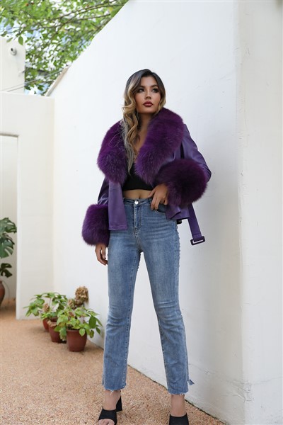 Svartur leðurfrakki með hvítum skinni